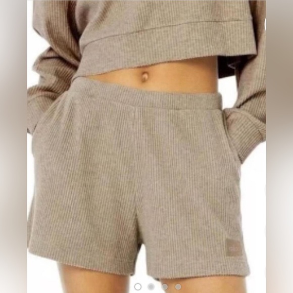 ALO Yoga Women's Gravel Heather MUSE Shorts - Picture 1 of 3